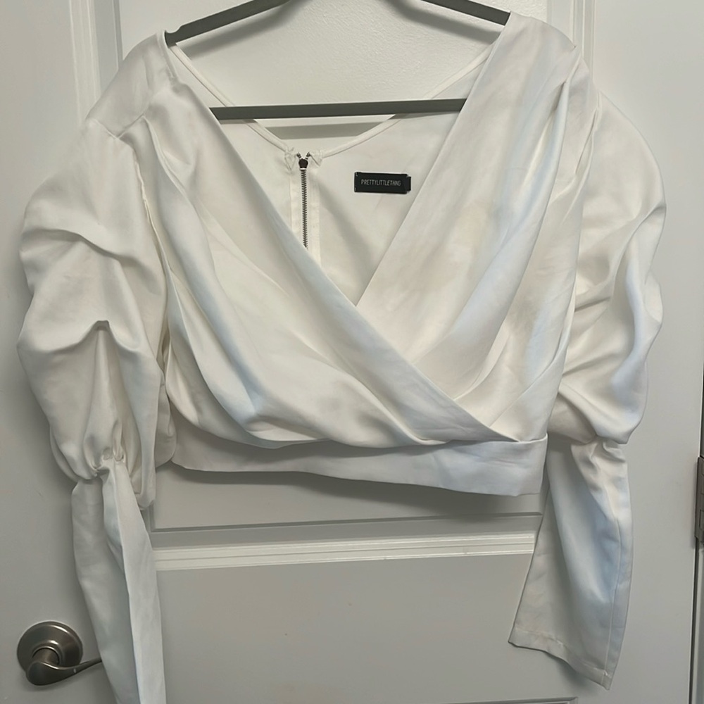 Pretty Little Things white long sleeve crop blouse Hangs off the shoulder size 8